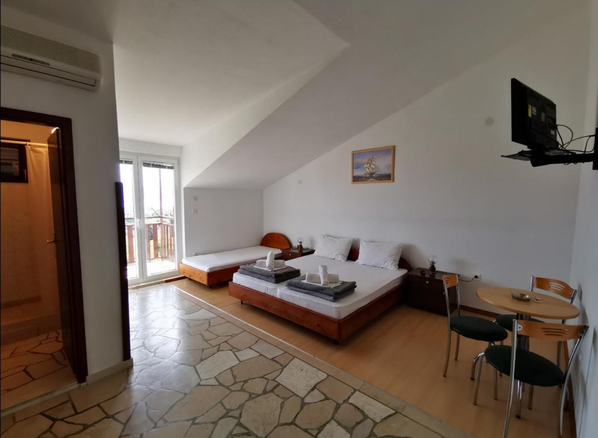 Apartments Plazibat Škrip Kültér fotó