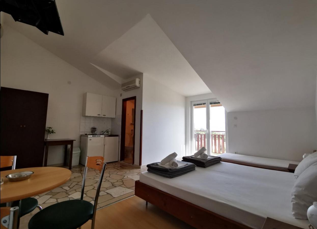 Apartments Plazibat Škrip Kültér fotó