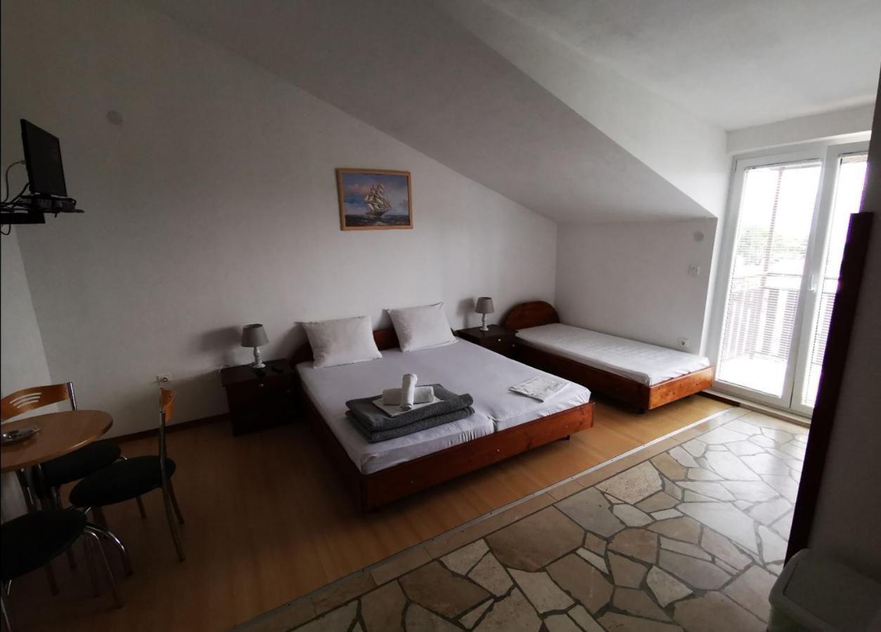 Apartments Plazibat Škrip Kültér fotó