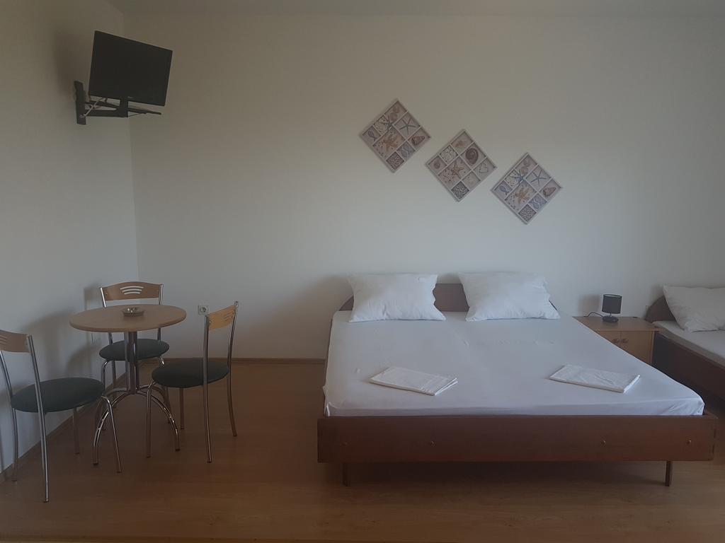 Apartments Plazibat Škrip Kültér fotó