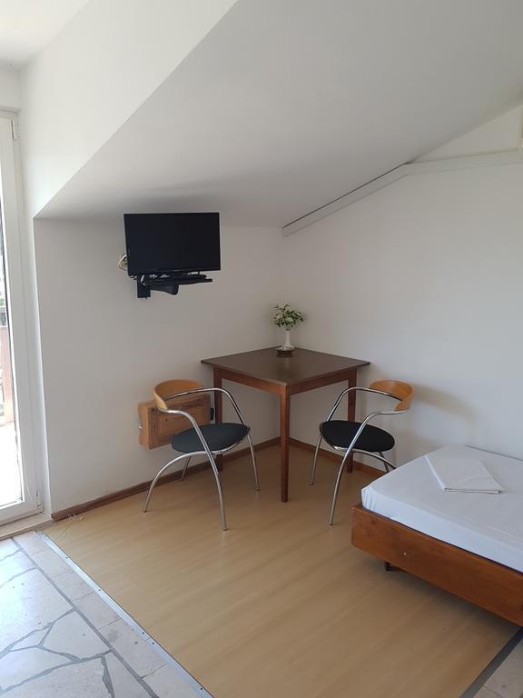 Apartments Plazibat Škrip Kültér fotó