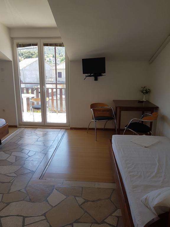Apartments Plazibat Škrip Kültér fotó